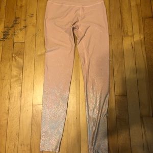 NWOT Beyond yoga alloy leggings in light pink